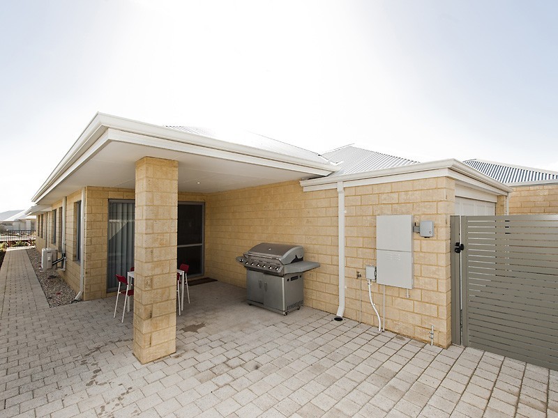 11 Oriel Lane, Piara Waters WA 6112