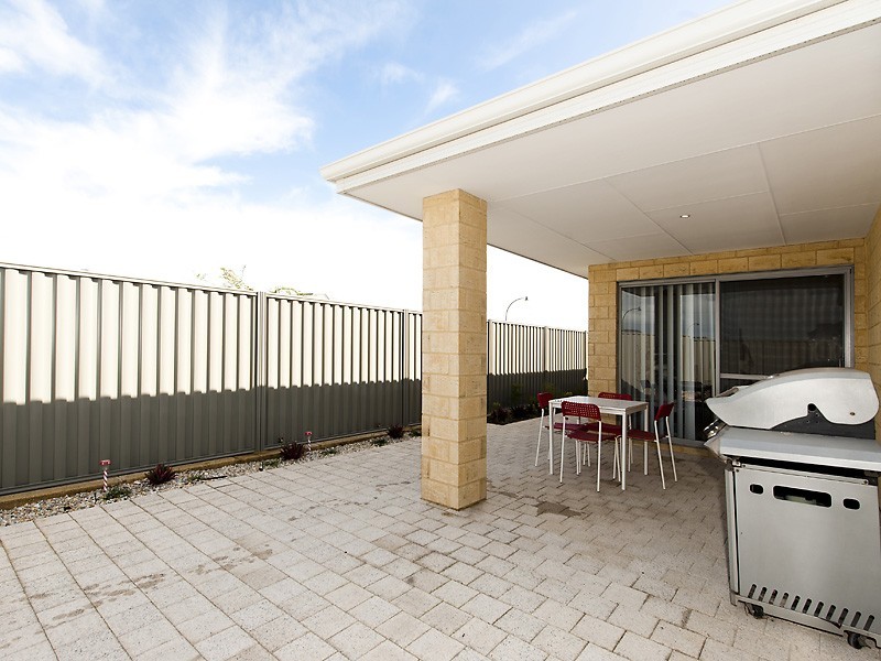 11 Oriel Lane, Piara Waters WA 6112