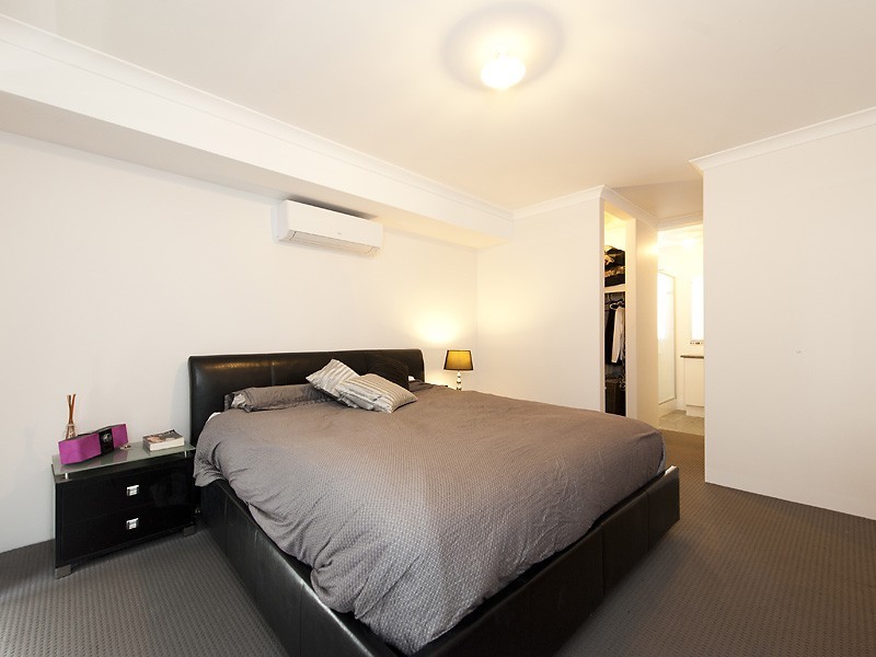 11 Oriel Lane, Piara Waters WA 6112