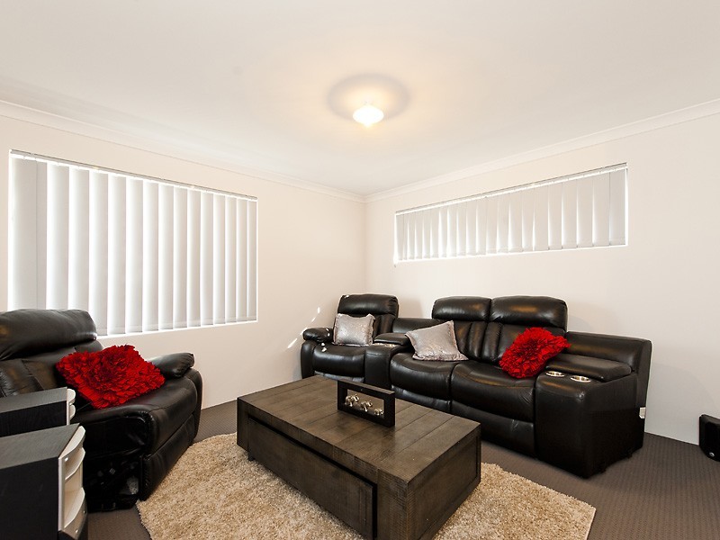 11 Oriel Lane, Piara Waters WA 6112