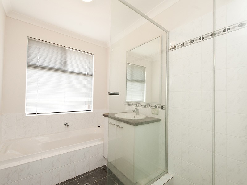 11 Oriel Lane, Piara Waters WA 6112