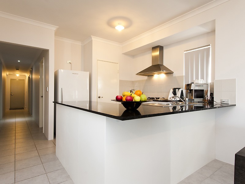 11 Oriel Lane, Piara Waters WA 6112