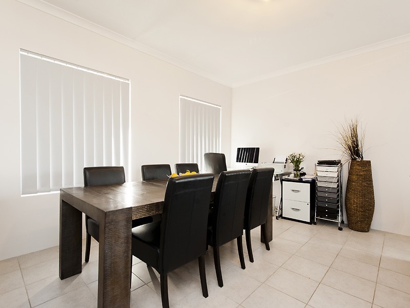 11 Oriel Lane, Piara Waters WA 6112