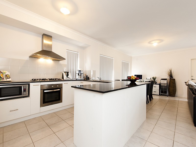 11 Oriel Lane, Piara Waters WA 6112