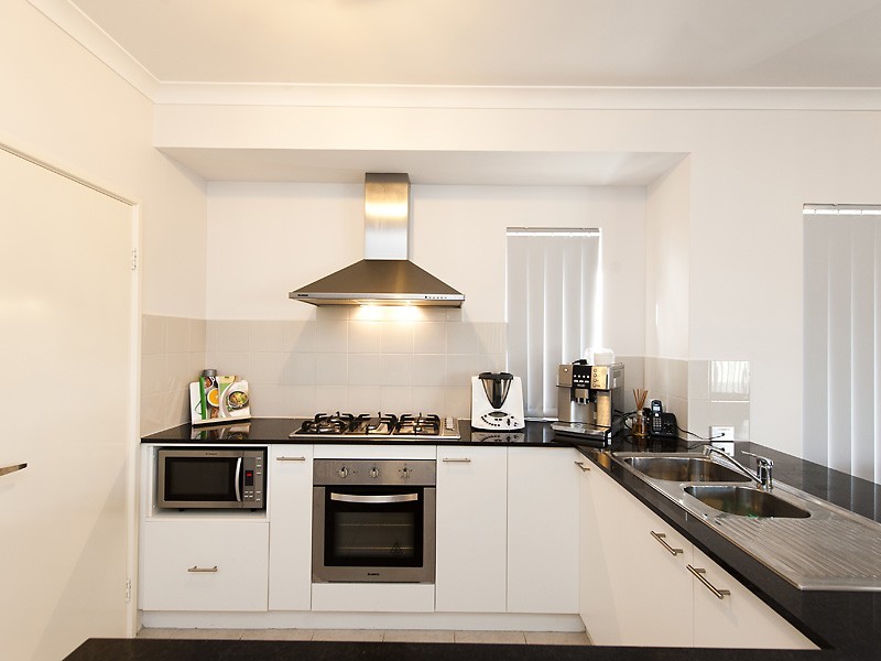 11 Oriel Lane, Piara Waters WA 6112