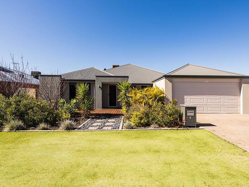 4 Hunter Way, Bertram WA 6167