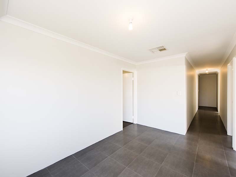 4 Hunter Way, Bertram WA 6167