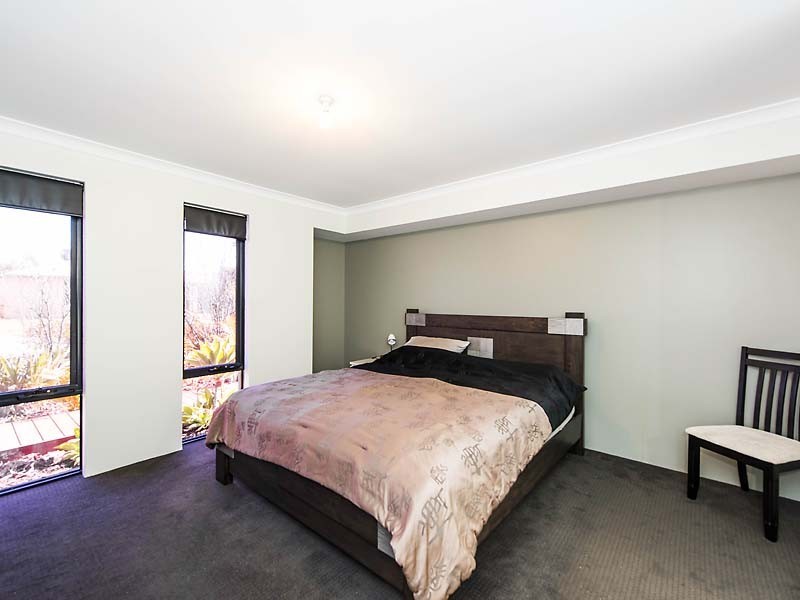 4 Hunter Way, Bertram WA 6167