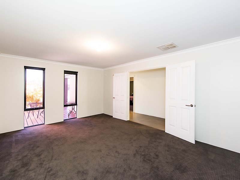 4 Hunter Way, Bertram WA 6167