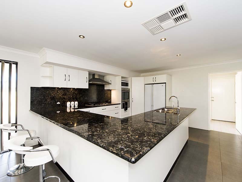 4 Hunter Way, Bertram WA 6167