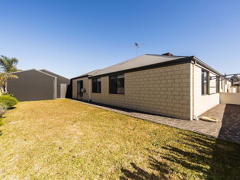 4 Hunter Way, Bertram WA 6167