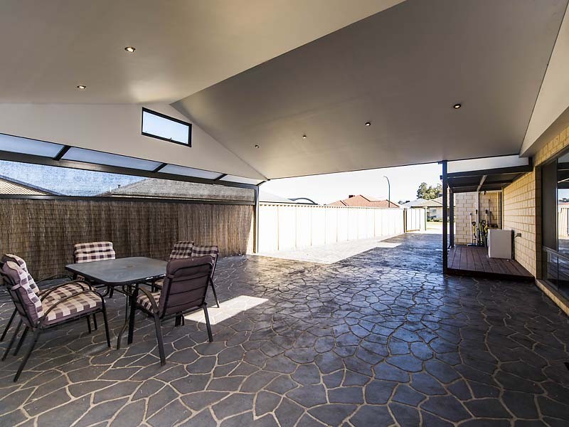 4 Hunter Way, Bertram WA 6167