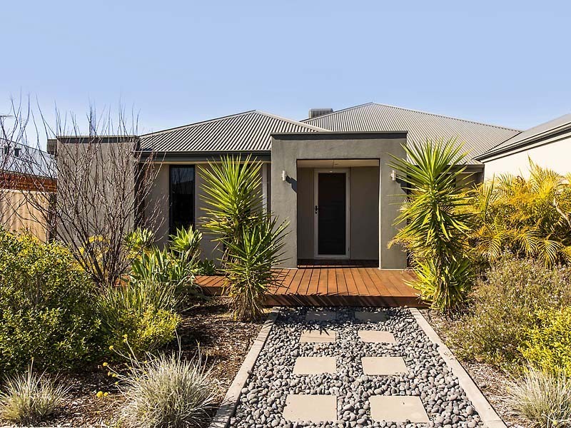 4 Hunter Way, Bertram WA 6167