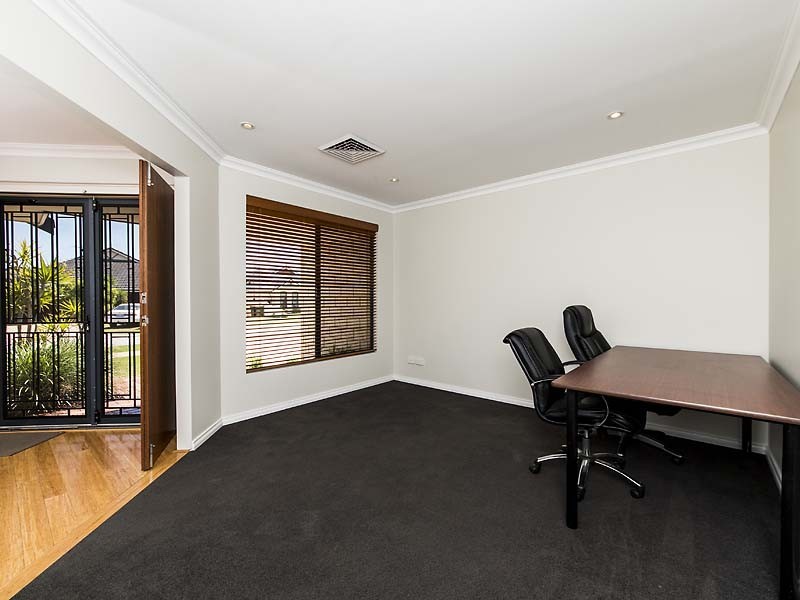 23 Leichhardt Crossing, Hammond Park WA 6164