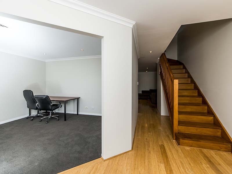 23 Leichhardt Crossing, Hammond Park WA 6164