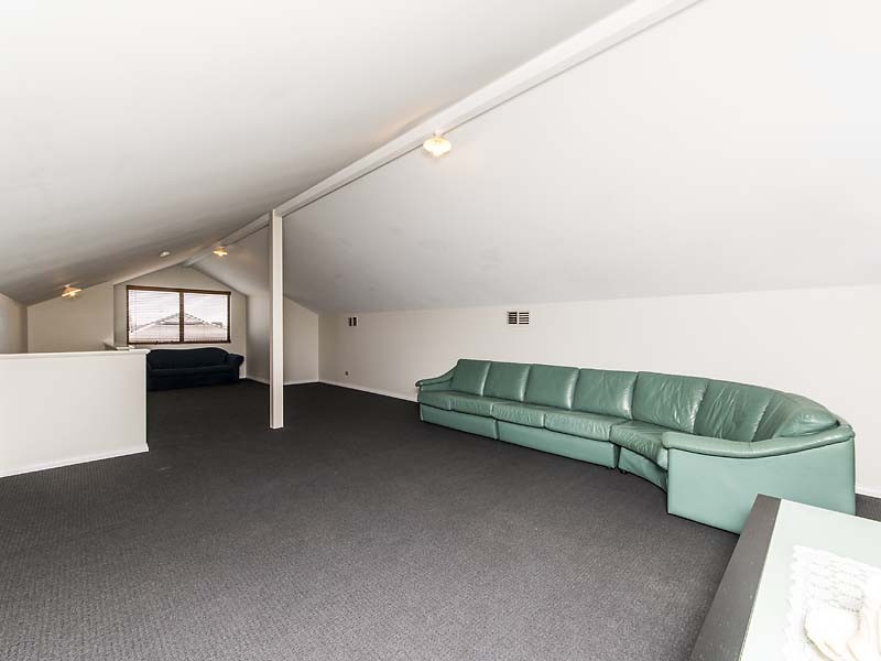 23 Leichhardt Crossing, Hammond Park WA 6164