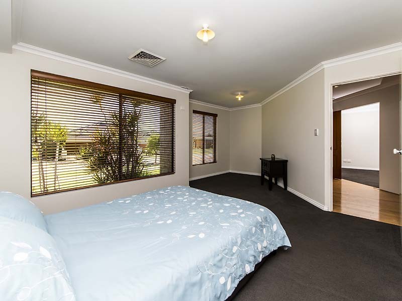 23 Leichhardt Crossing, Hammond Park WA 6164