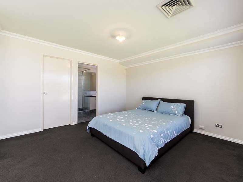 23 Leichhardt Crossing, Hammond Park WA 6164