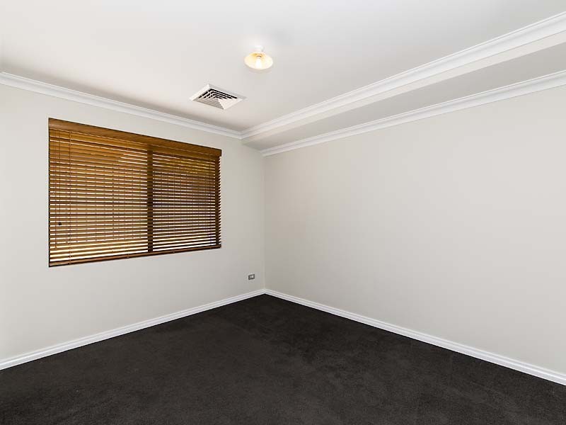 23 Leichhardt Crossing, Hammond Park WA 6164