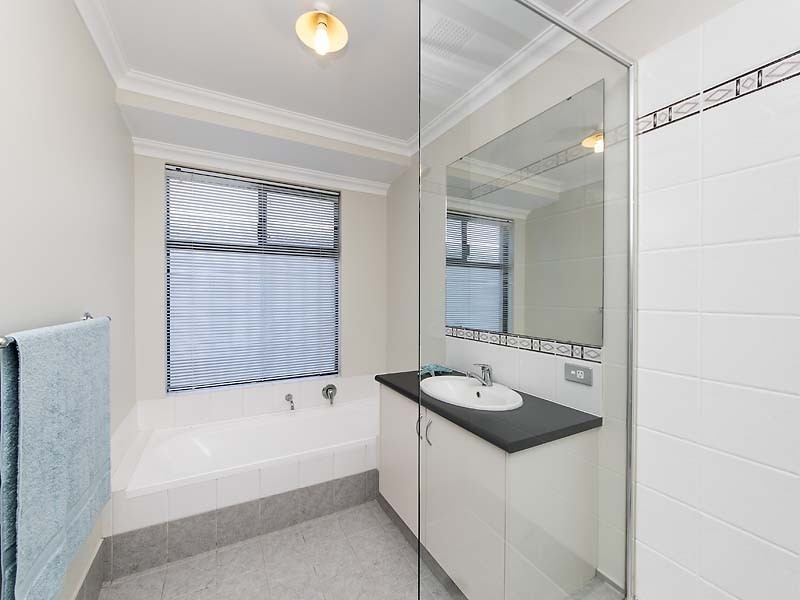 23 Leichhardt Crossing, Hammond Park WA 6164