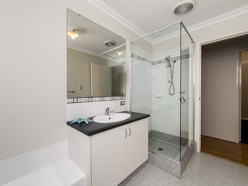 23 Leichhardt Crossing, Hammond Park WA 6164