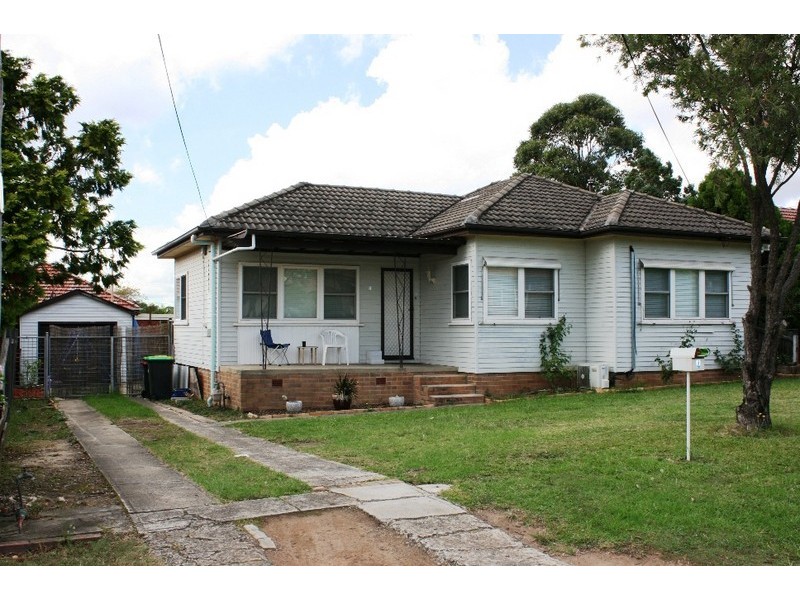 4 LAUMA AVENUE, Greenacre NSW 2190