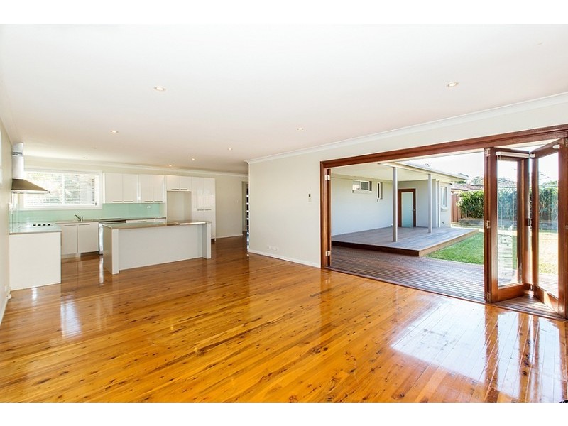 35 CAROLINE CRESCENT, Georges Hall NSW 2198