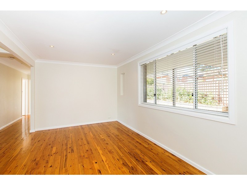 35 CAROLINE CRESCENT, Georges Hall NSW 2198