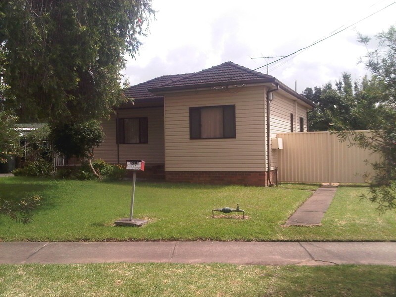 211 HOXTON PARK ROAD, Cartwright NSW 2168