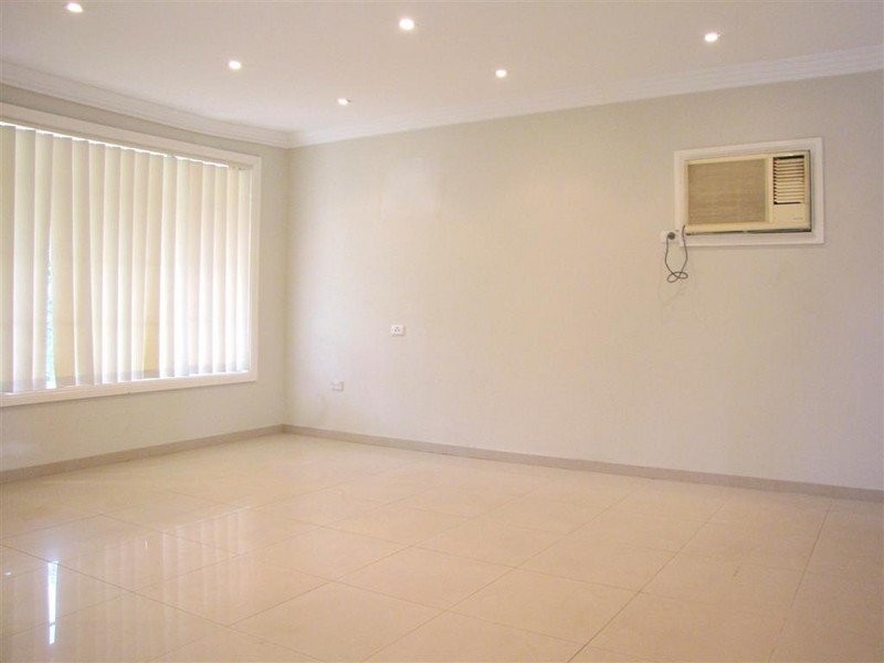 32  DONINGTON STREET, Georges Hall NSW 2198