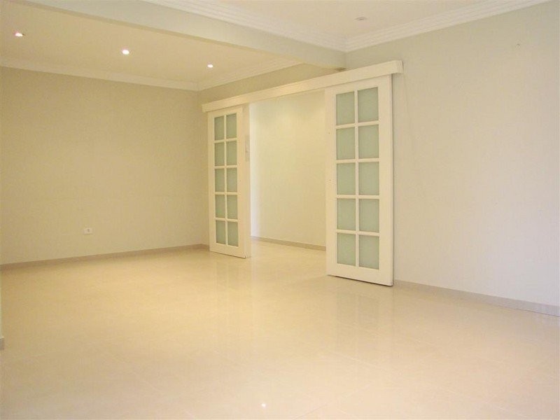 32  DONINGTON STREET, Georges Hall NSW 2198