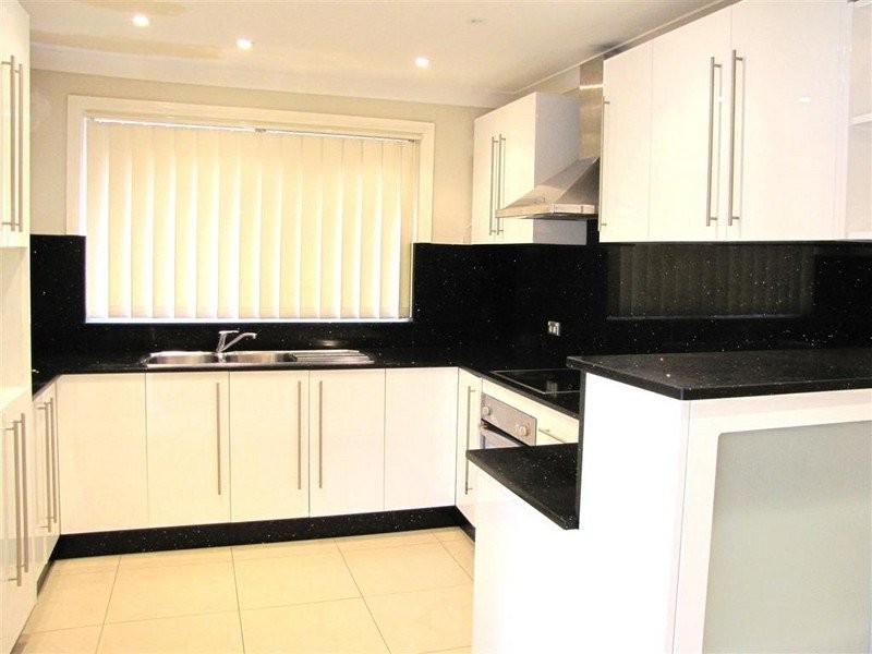 32  DONINGTON STREET, Georges Hall NSW 2198