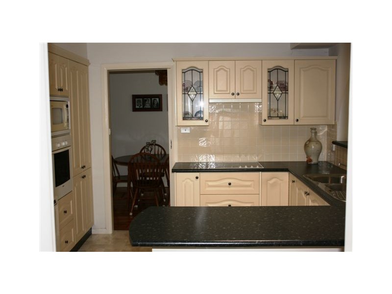 8 Barlow Place, Georges Hall NSW 2198