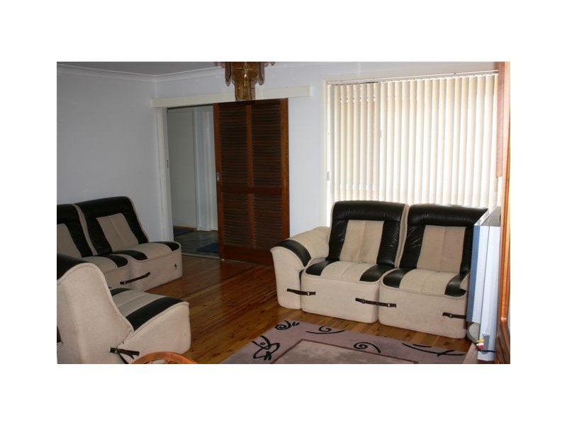 8 Barlow Place, Georges Hall NSW 2198