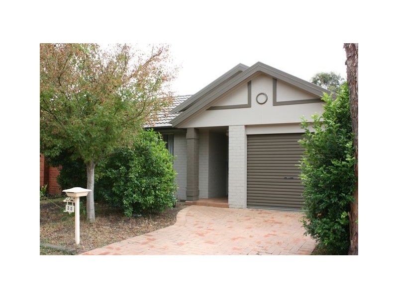 35 Bungonia Court, Wattle Grove NSW 2173