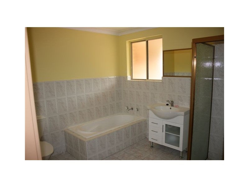 2/6  Lee Street, Condell Park NSW 2200