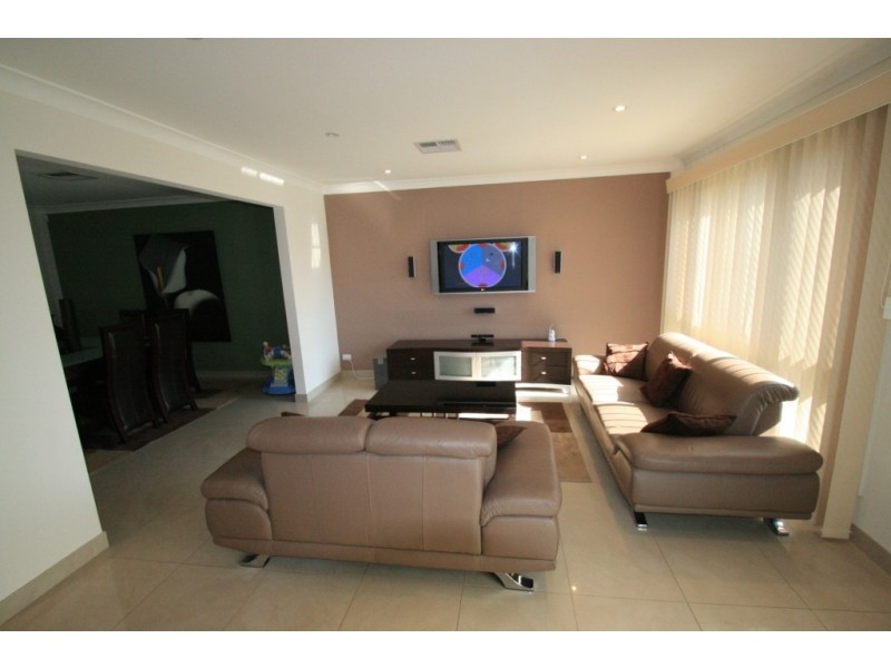 32B Universal Avenue, Georges Hall NSW 2198