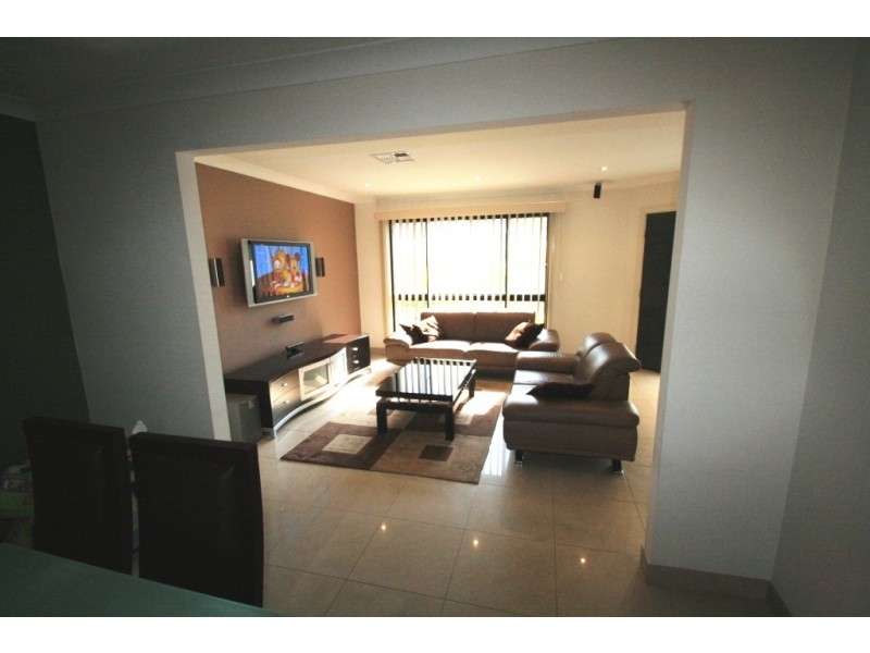 32B Universal Avenue, Georges Hall NSW 2198