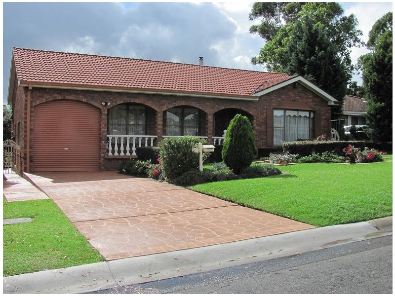 13 Hodkin Place, Ingleburn NSW 2565