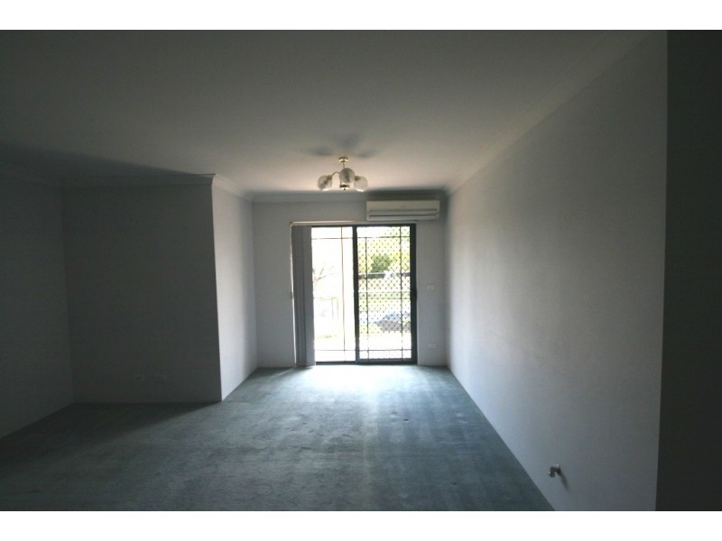 4/37 Sir Joseph Banks Street, Bankstown NSW 2200