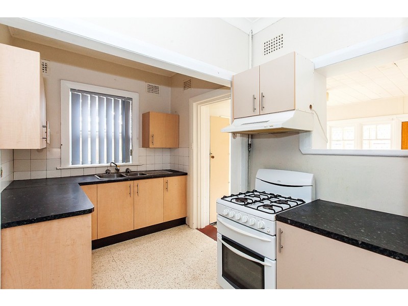 8 Sunny Crescent, Punchbowl NSW 2196