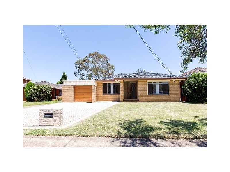 4 Orana Place, Greenacre NSW 2190