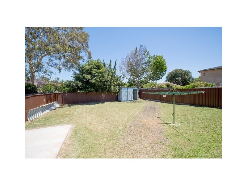 4 Orana Place, Greenacre NSW 2190