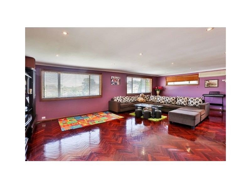 11 Cumberland Avenue, Georges Hall NSW 2198