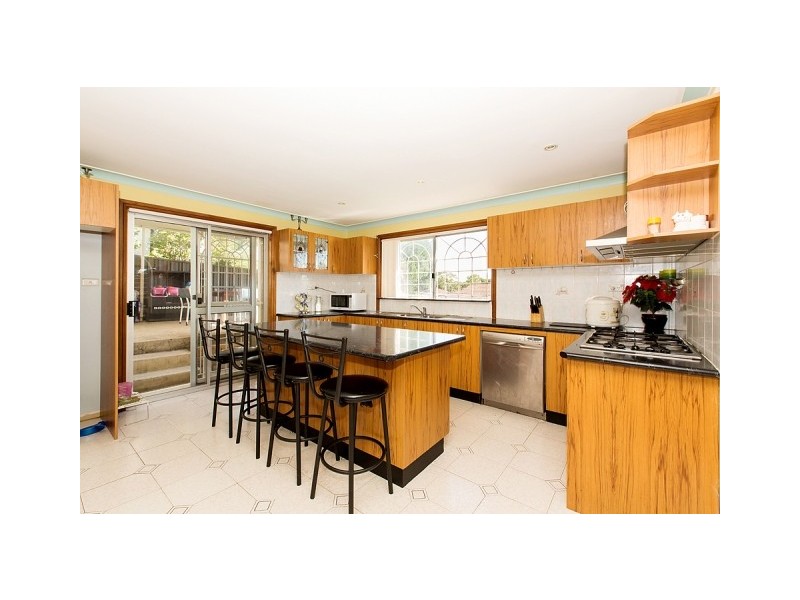 11 Cumberland Avenue, Georges Hall NSW 2198