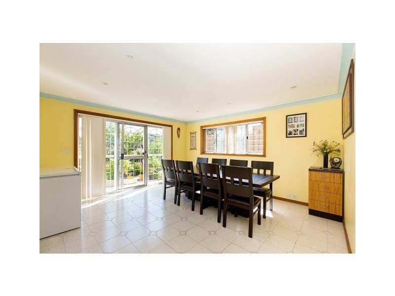 11 Cumberland Avenue, Georges Hall NSW 2198