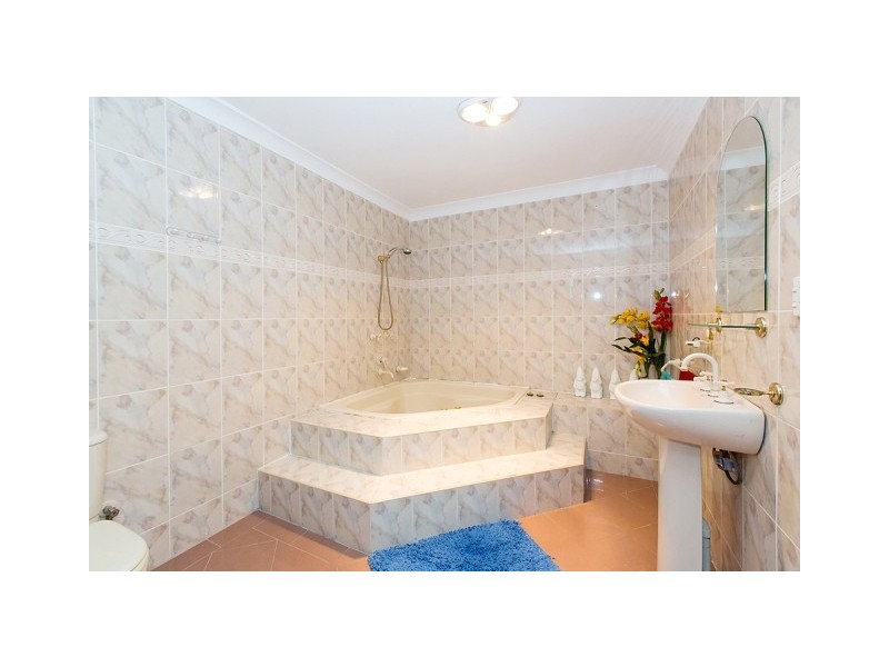 11 Cumberland Avenue, Georges Hall NSW 2198