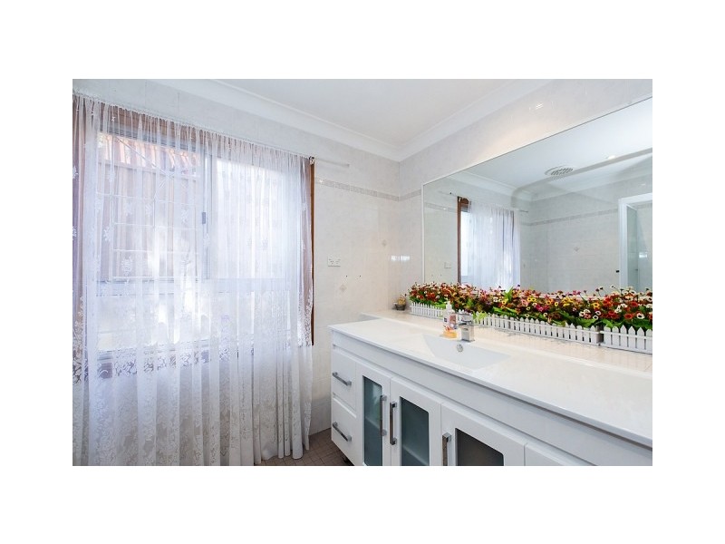 11 Cumberland Avenue, Georges Hall NSW 2198