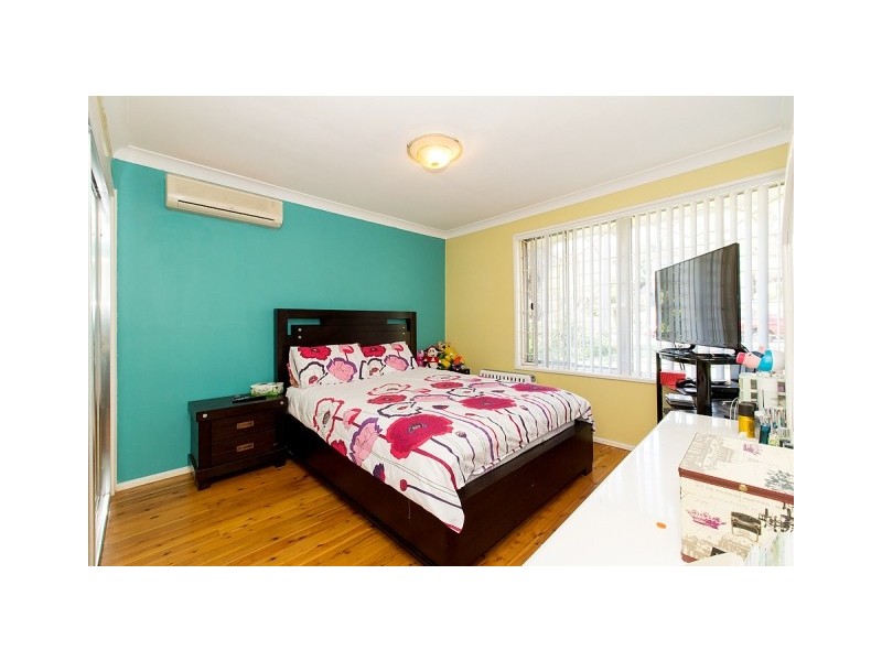 11 Cumberland Avenue, Georges Hall NSW 2198