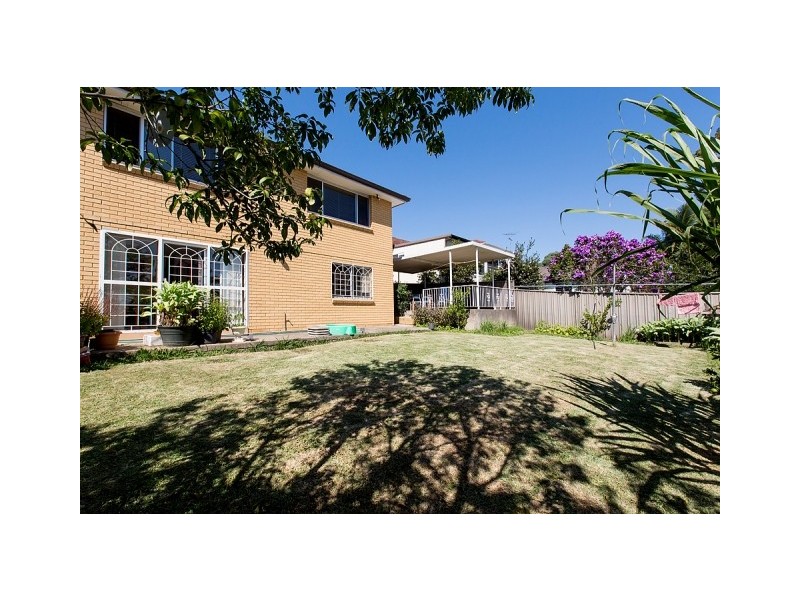 11 Cumberland Avenue, Georges Hall NSW 2198